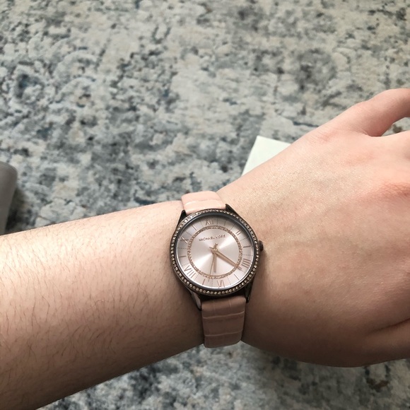 Micheal Kors Lauryn Analog Watch - Picture 8 of 11